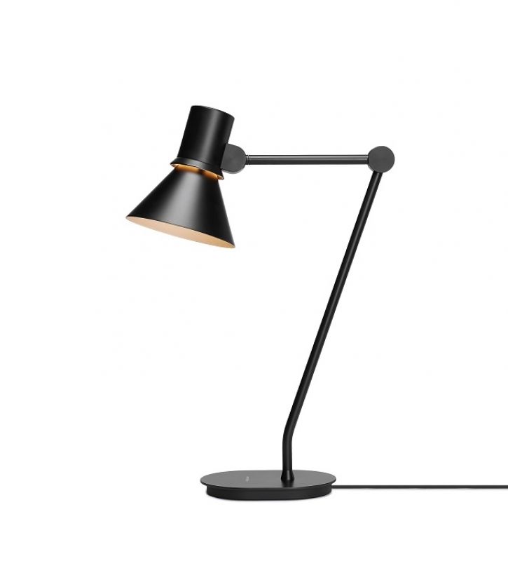 Schwarze Anglepoise Type 80 Tischleuchte mit verstellbarem Arm und Kegelförmigem Lampenschirm für Büro und Arbeitszimmer.